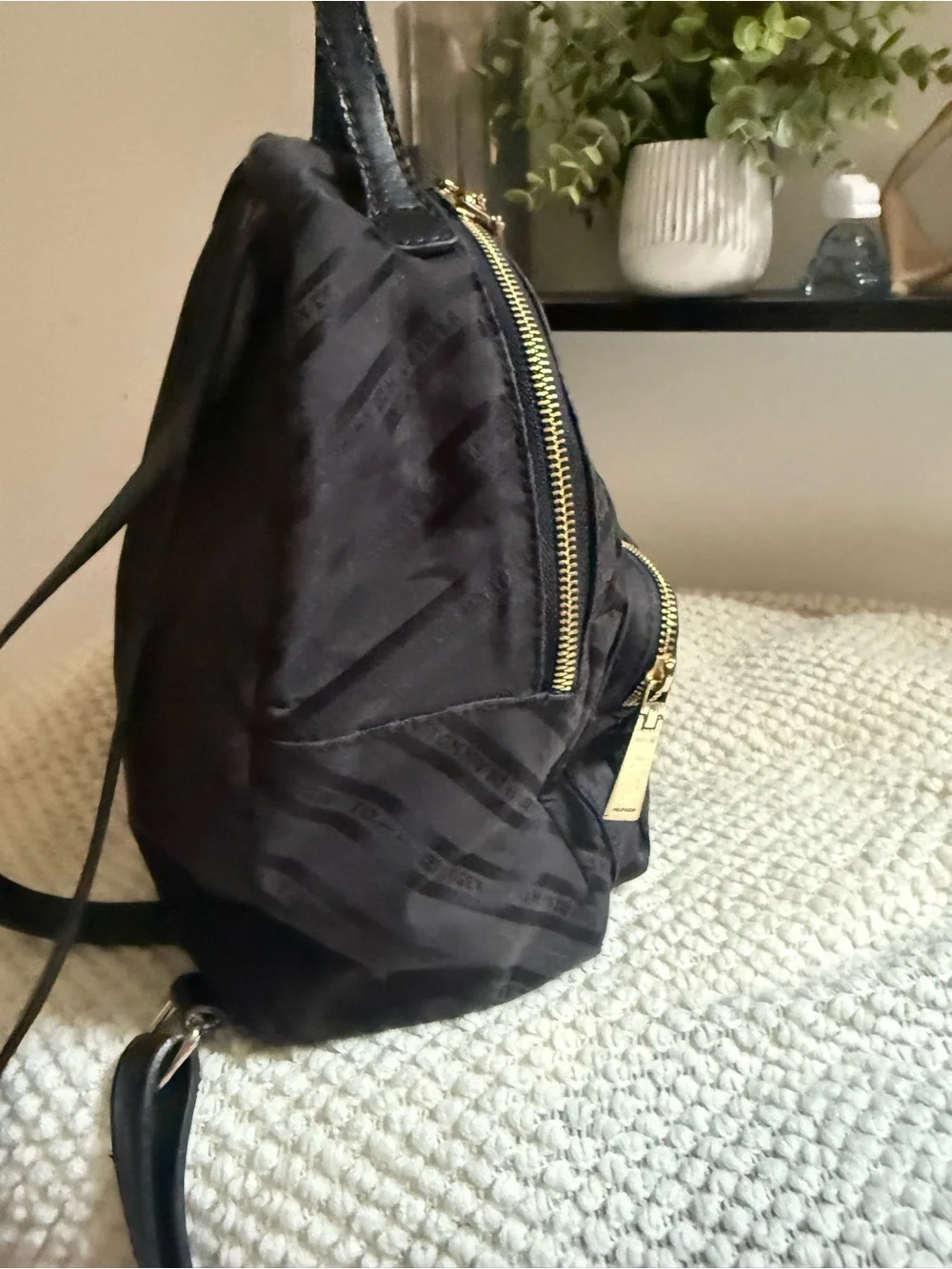 Tommy Hilfiger Mini Backpack Purse – Black & Gold 🖤✨